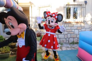 Mickey et Minnie lors d'un anniversaire de fille de 4 ans.