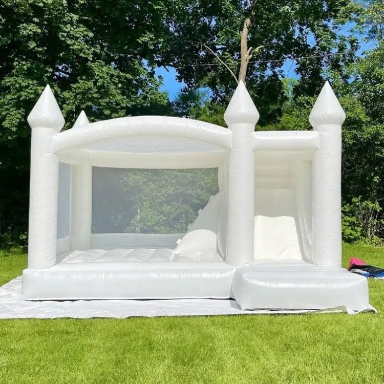 château gonflable blanc